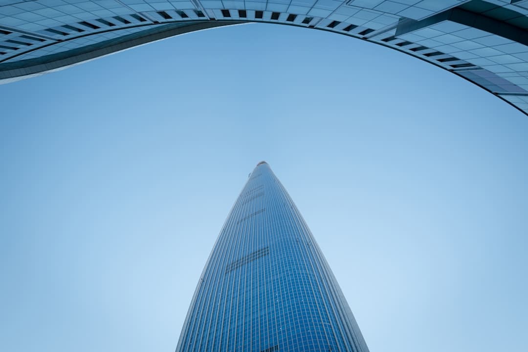 从硬刚奥克斯到怒怼消费保，董明珠为何敞开“战役形式”？